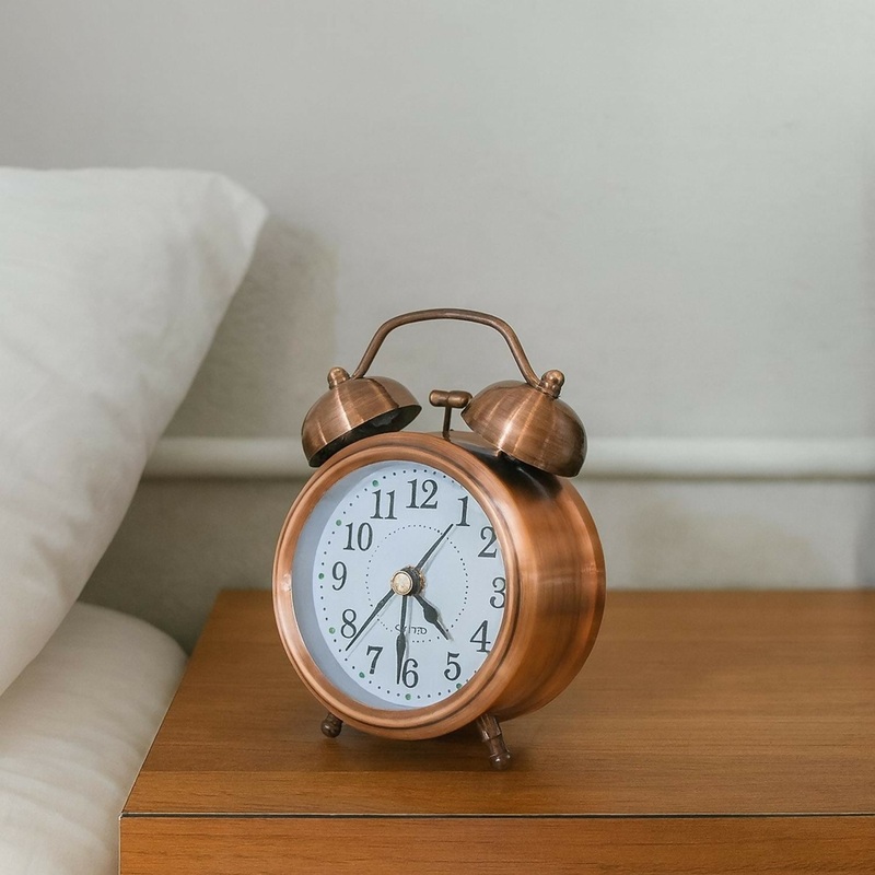 Vintage Copper Twin Bell Alarm Clock for Bedroom, Classic Analog Table Clock with Loud Alarm & Night Light, Retro Quartz Silent Sweep Desk Clock for Home, Office, Study & Bedside Dcor